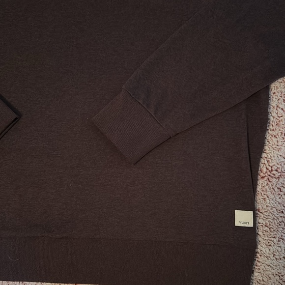 Vuori crew neck  ,dark color size medium - Picture 2 of 2